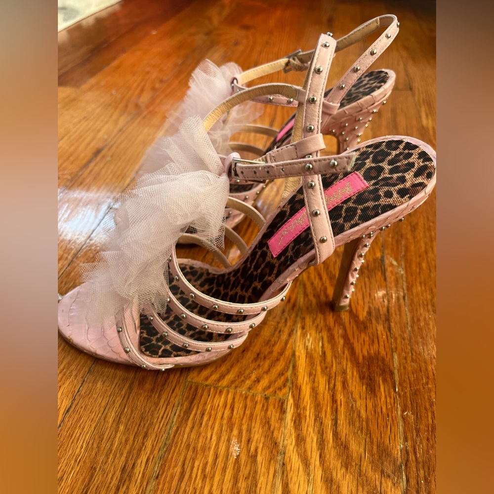 Betsey Johnson Abigail Heel Pink Ruffled Strappy Stilettos Size 8 - Picture 3 of 3